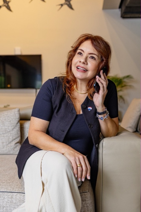 Paola Ochy Isaacs — Commercial Associate RE/MAX 507